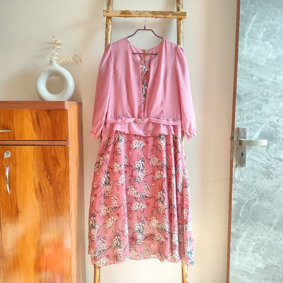 Lightweight Elegant 2-in-1 Dress - Picture 16 of 16